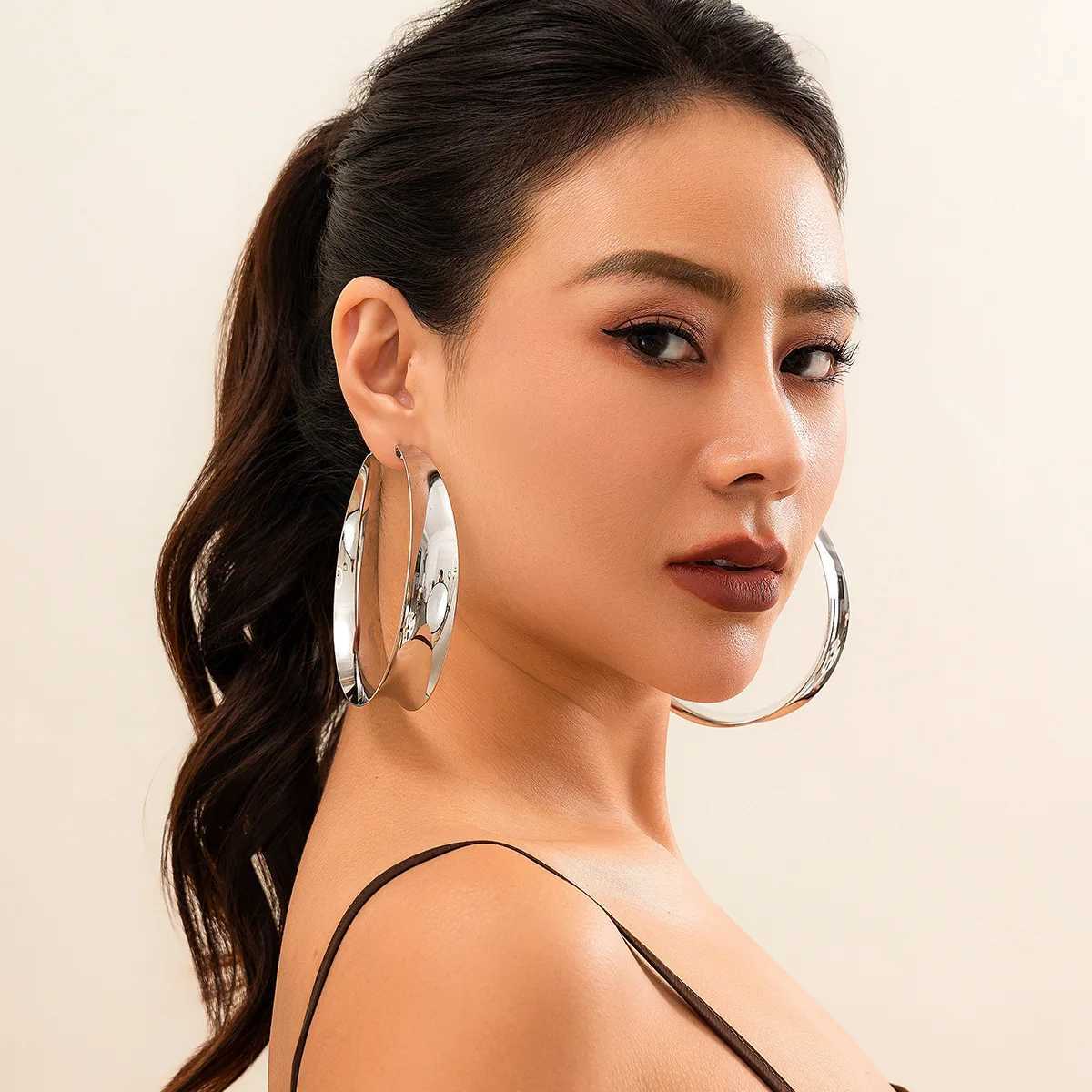 Exaggerated Personality Big Hollow Out Round Hoop Earrings for Women Fashion Circle Shape Ear Rings Ladies Daily Jewelry Gifts H260403