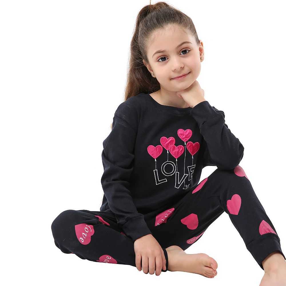 100 Cotton Christmas Pajamas Long Sleeve LOVE Girls Suits Baby Wears Girls 2pc Pyjamas Sets For Children Kids Clothing Set H260403