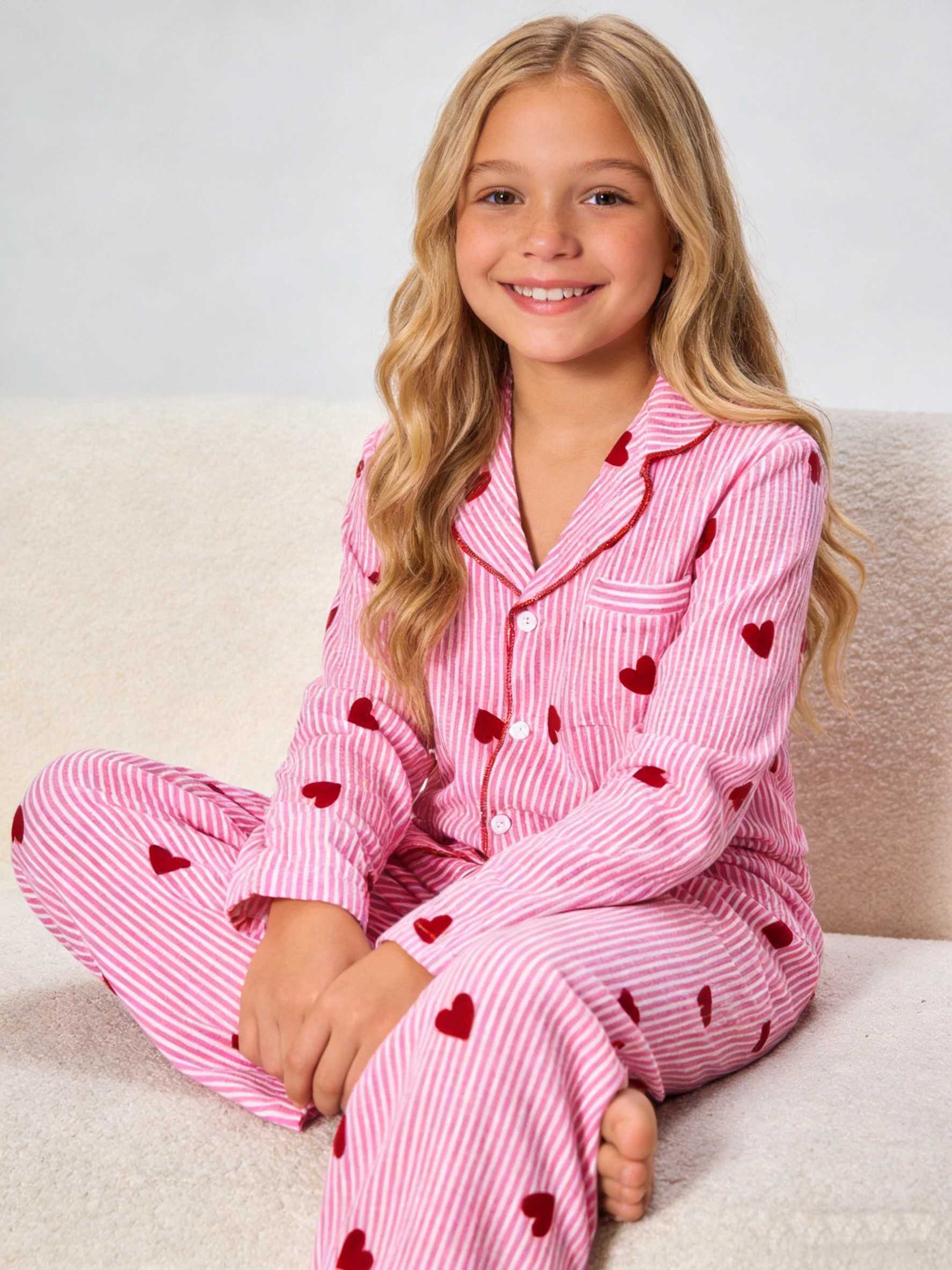 Spring and autumn childrens home clothes set girls heart-shaped striped top and trousers suitable for daily casual wear H260403