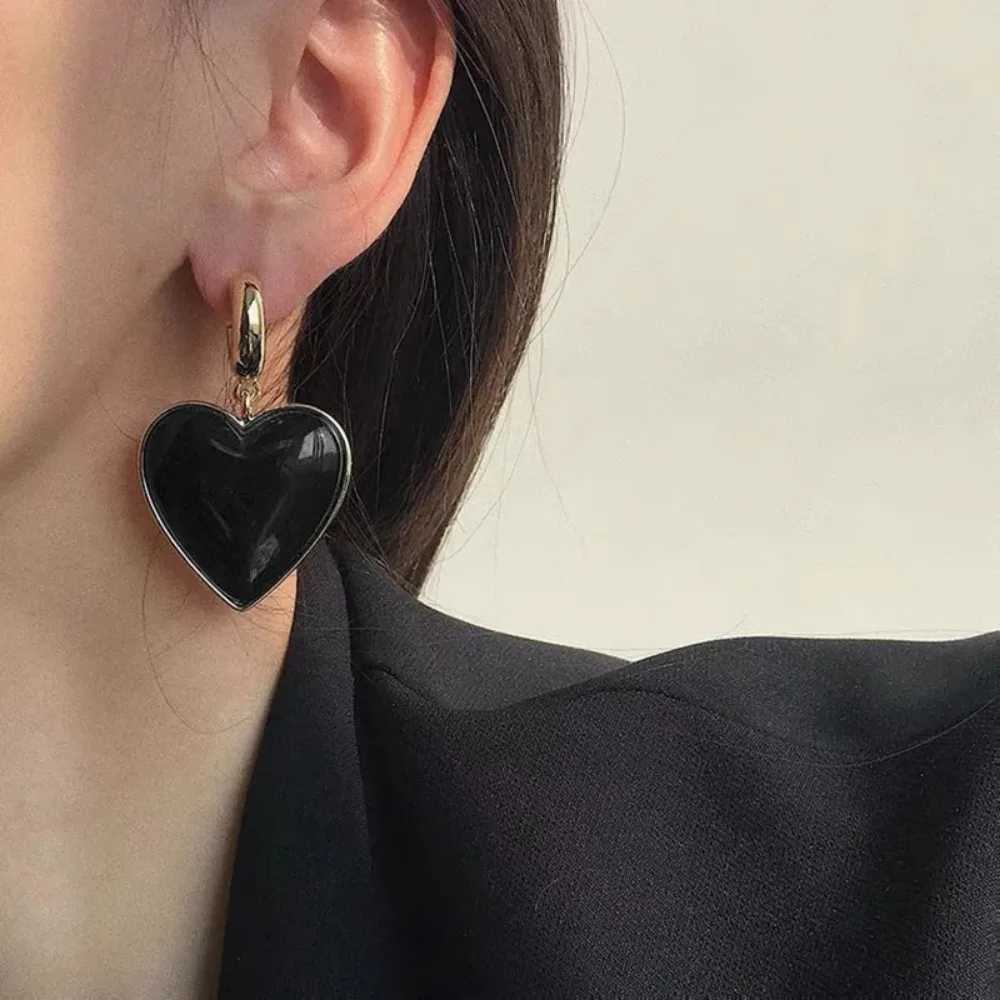 New Retro Fashion Creative Trend Large Exaggerated Womens Heart Pendant Earrings Red Black Punk Street Niche Party Accessories H260403