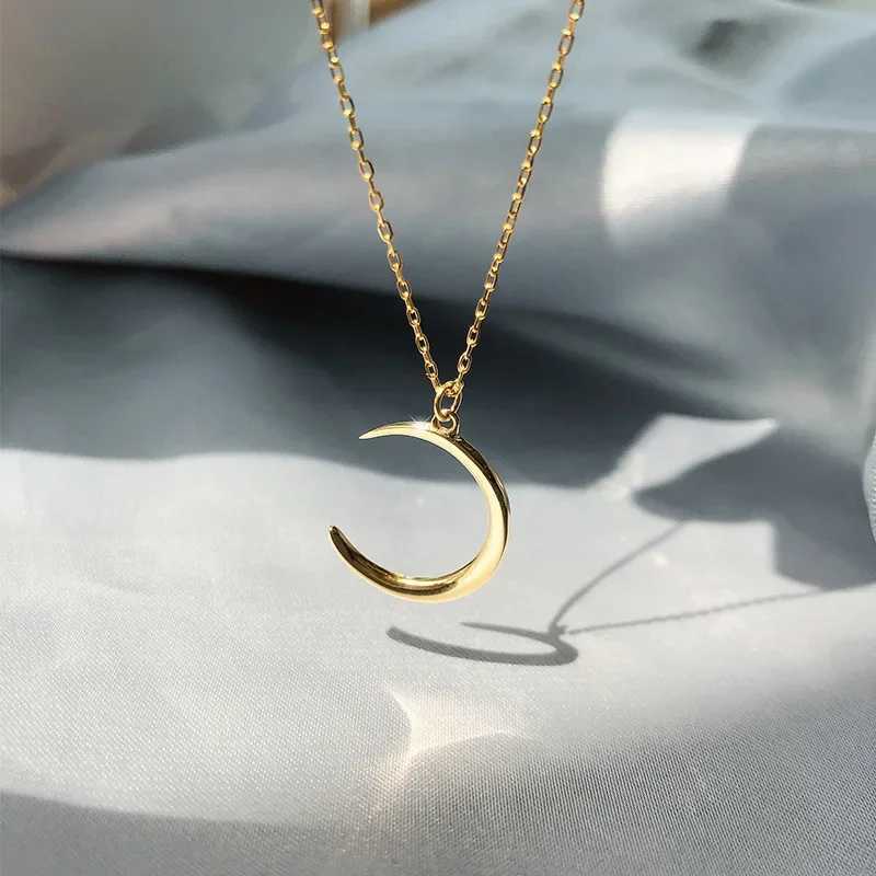Retro Simple Cute Moon Necklaces for Women Clavicle Chain Alloy Crescent Pendant Holiday Gift Fashion Gothic Jewelry Wholesale H260403