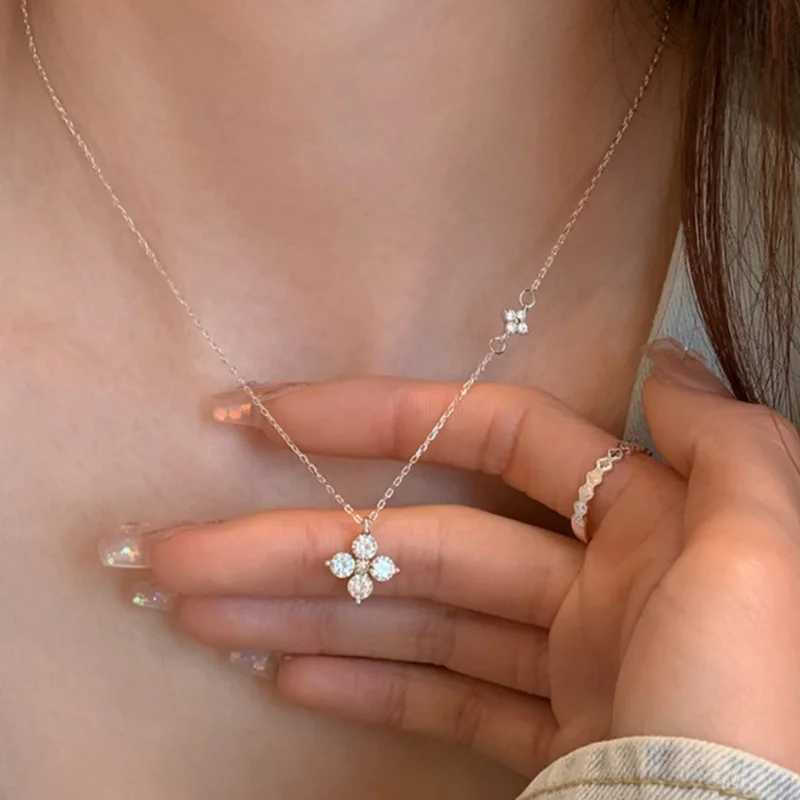 Light Luxry Flower Inlaid Zircon Necklace for Women 2025 New Trend Chain Neckalce Party Jewelry Gifts H260403