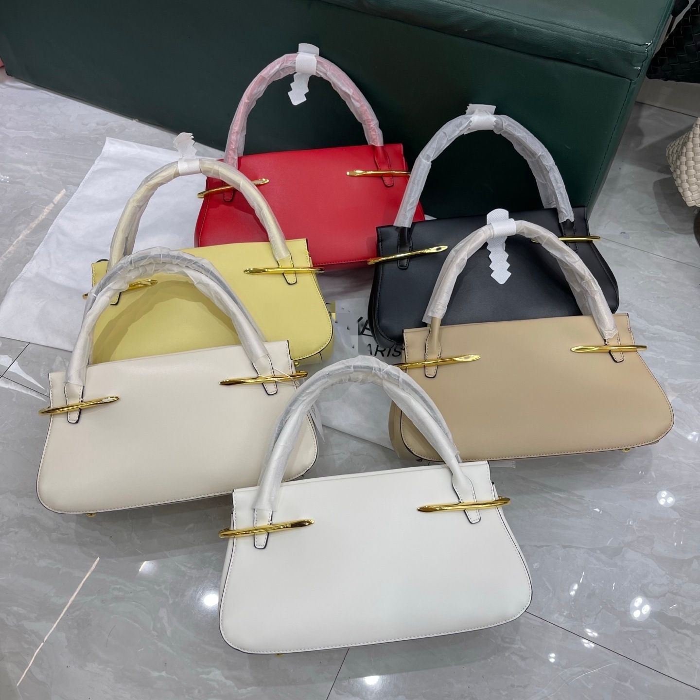 Designer Luxurious 2026 New Model Celebrity-style Fashion Metal Clasp Decorated Shoulder Sling Bag For Women - Simple Solid Color Handbag