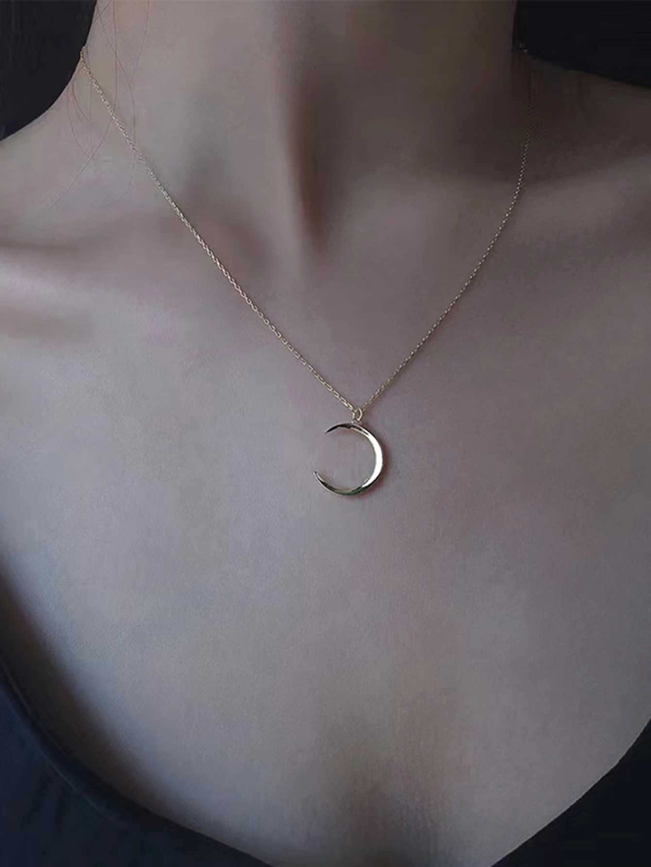 DOTIFI Stainless Steel Necklace Delicate Vintage Crescent Moon Shaped Pendant Lock Bone Chain For Women Jewelry Party Matching H260403