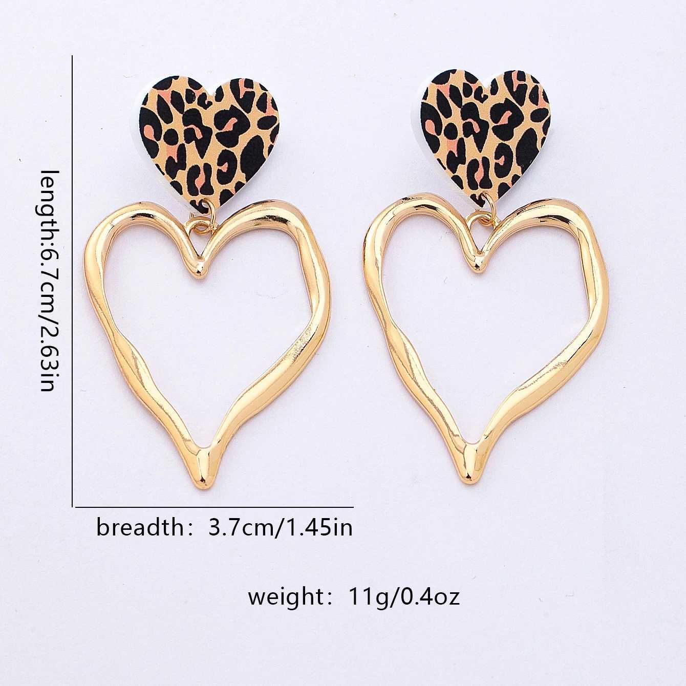 A Pair of Womens Earrings Fashionable and Sweetly Cool Exaggerated Heart-Shaped Alloy Pendant Earrings Suitable for Valentines Day Gifts H260403