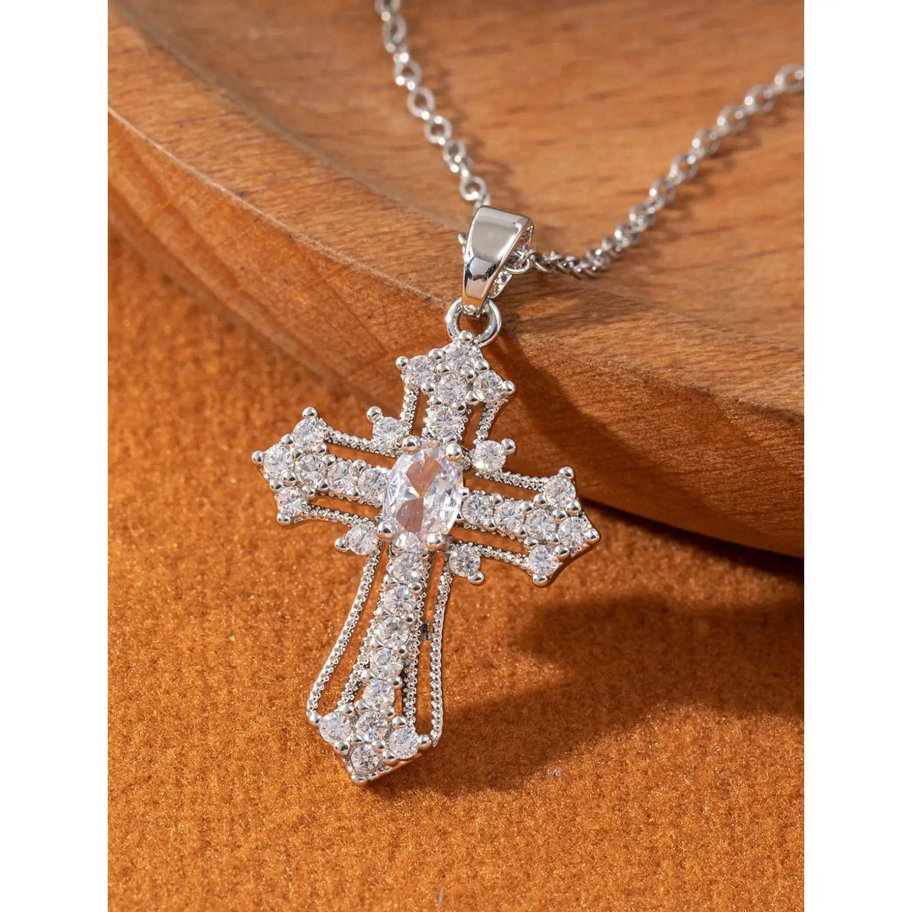 1-piece vintage cross necklace exquisite and unique pendant clavicle chain white and silver womens fashion jewelry suitable H260403