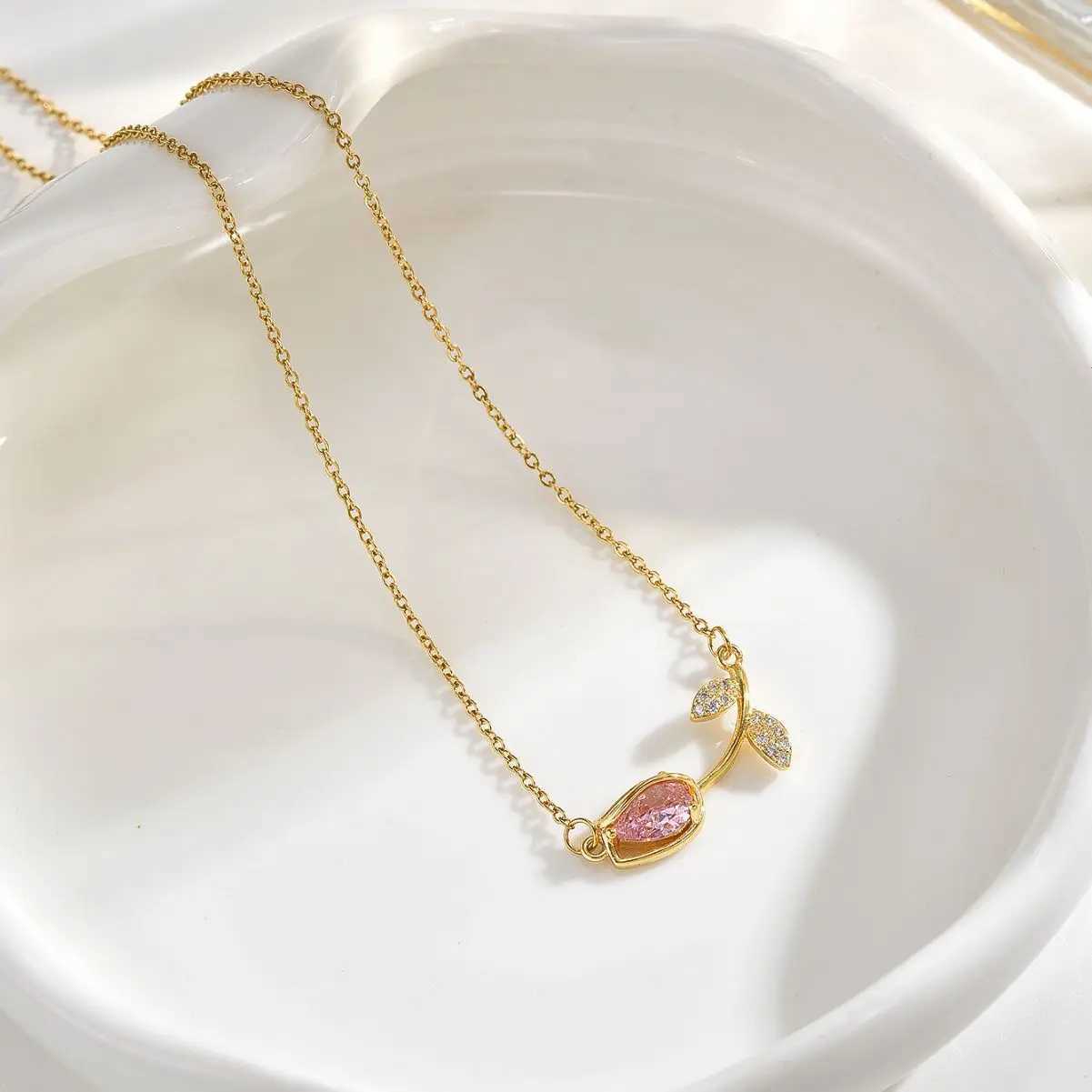 Womens Elegant Tulip Necklace High-End Zircon Flower Pendant Stainless Steel Light Luxury Jewelry Gift H260403