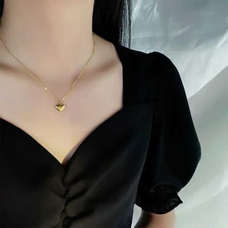 New Cross-border Couple Cavicle Chain Geometric Heart-shaped Light Luxury Temperament Simple Sweet Love Pendant Necklace Jewelry H260403