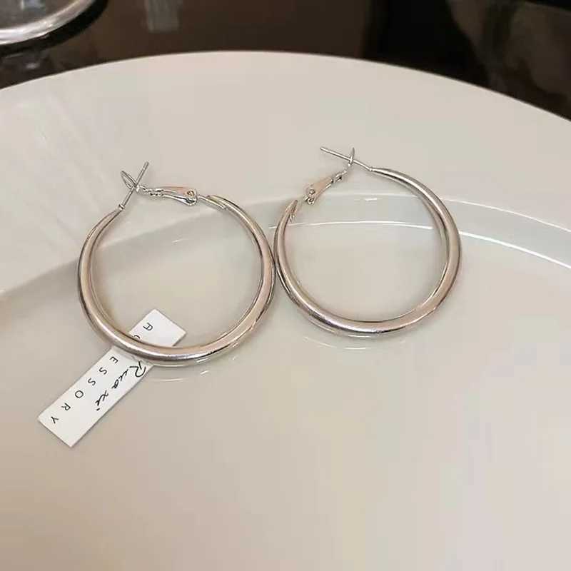 EVISPOL Elegant Golden Hoop Earrings for Women Thick Design Lightweight Comfortable Perfect for Daily Wear or Parties Jewelry H260403