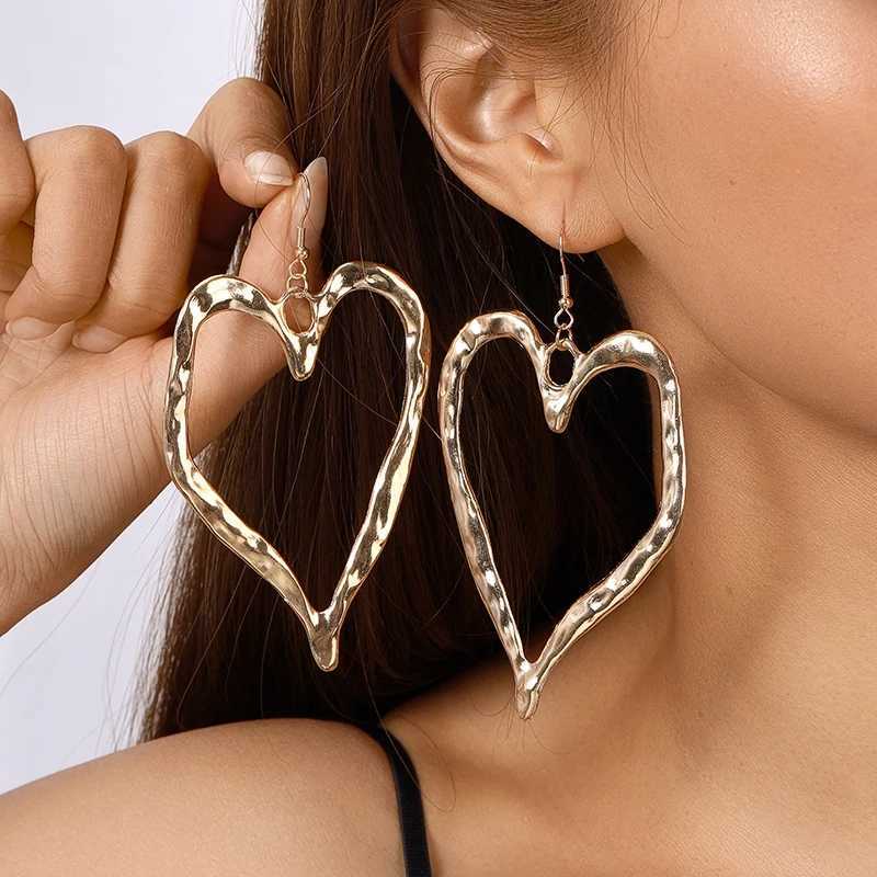Aihua Exaggerated Metal Heart Earrings for Women Hollow Out Big Love Earrings Brief Street Romantic Jewelry Gifts H260403