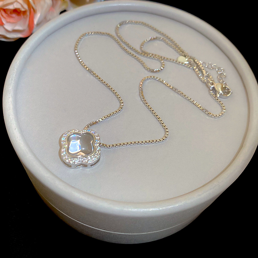 New Chinese-style zircon resin flower pendant necklace, light luxury high-end feel, collarbone chain, simple and elegant, suitable for commuting - view 5