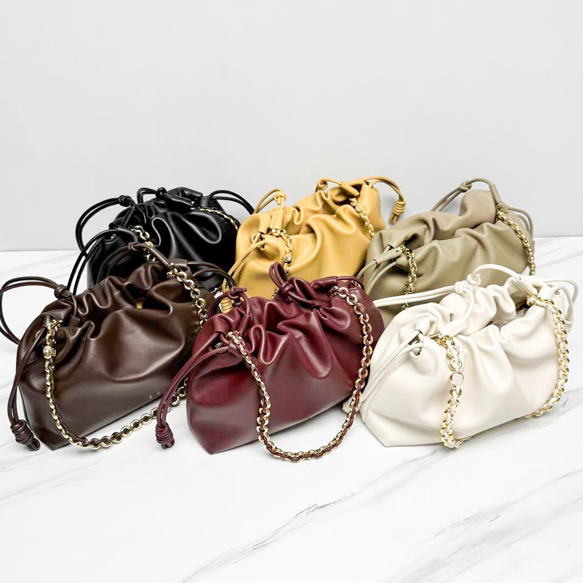 Fashion 26C wrinkle Hobo Chain Cloud designer even Bag Tote woman man Luxury Handbags Soft lambskin Leather Crossbody Bag makeup brand Chain Shoulder bags Wallets