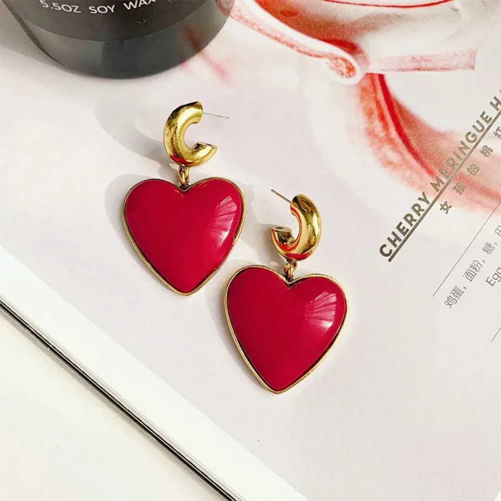 New Retro Fashion Creative Trend Large Exaggerated Womens Heart Pendant Earrings Red Black Punk Street Niche Party Accessories H260403