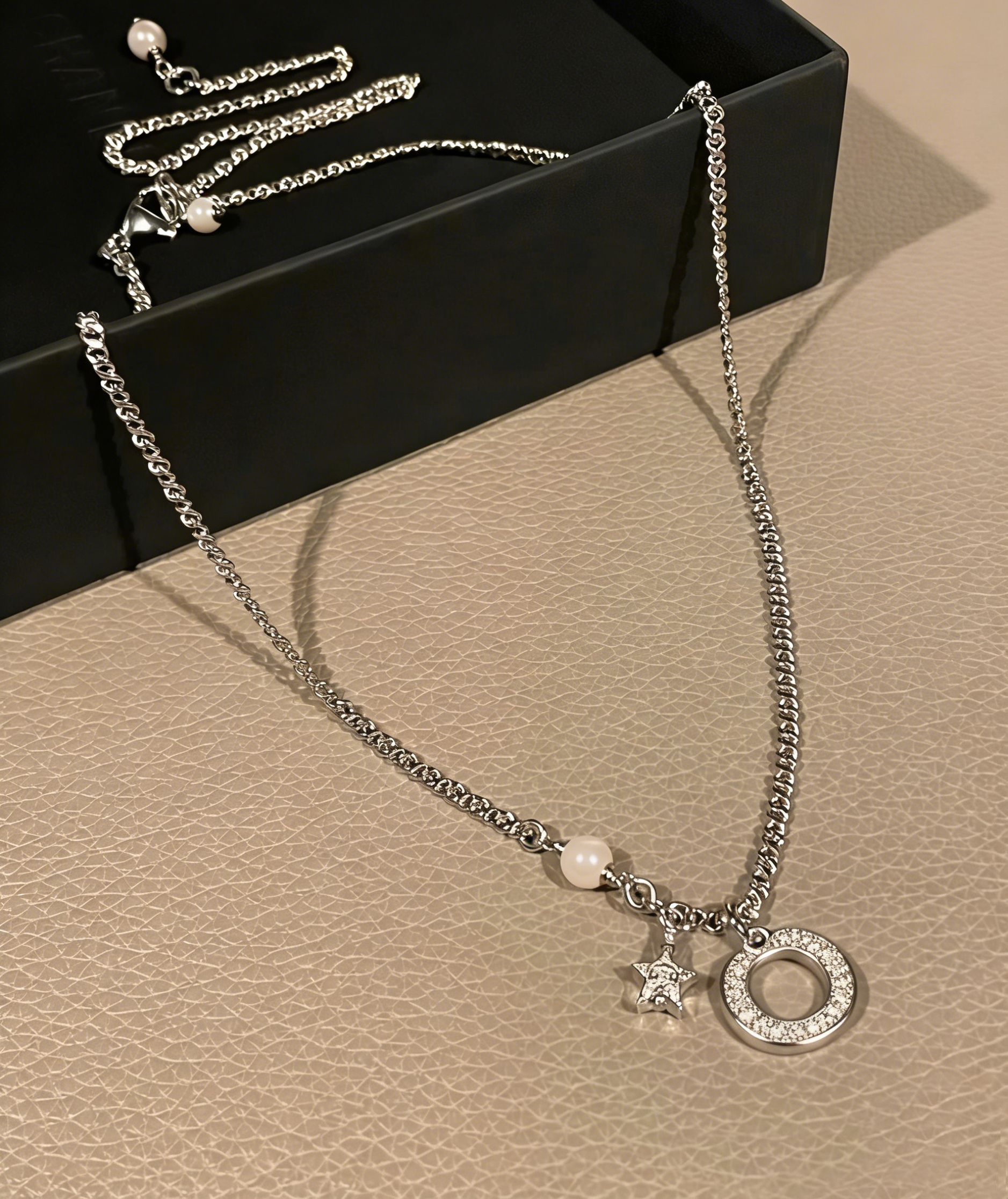 C264KN1 Exquisite Elegant Interlocking Pendant Necklace Vintage Chain Necklace with Pearl Statement Jewelry for Women Party Daily Wear