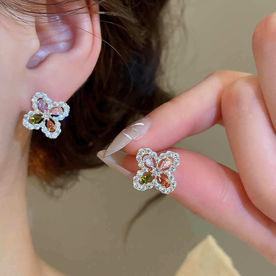 14k real gold plated simple zircon flower necklace, light luxury niche collarbone chain, fashionable and exquisite dazzling jewelry for women - view 5