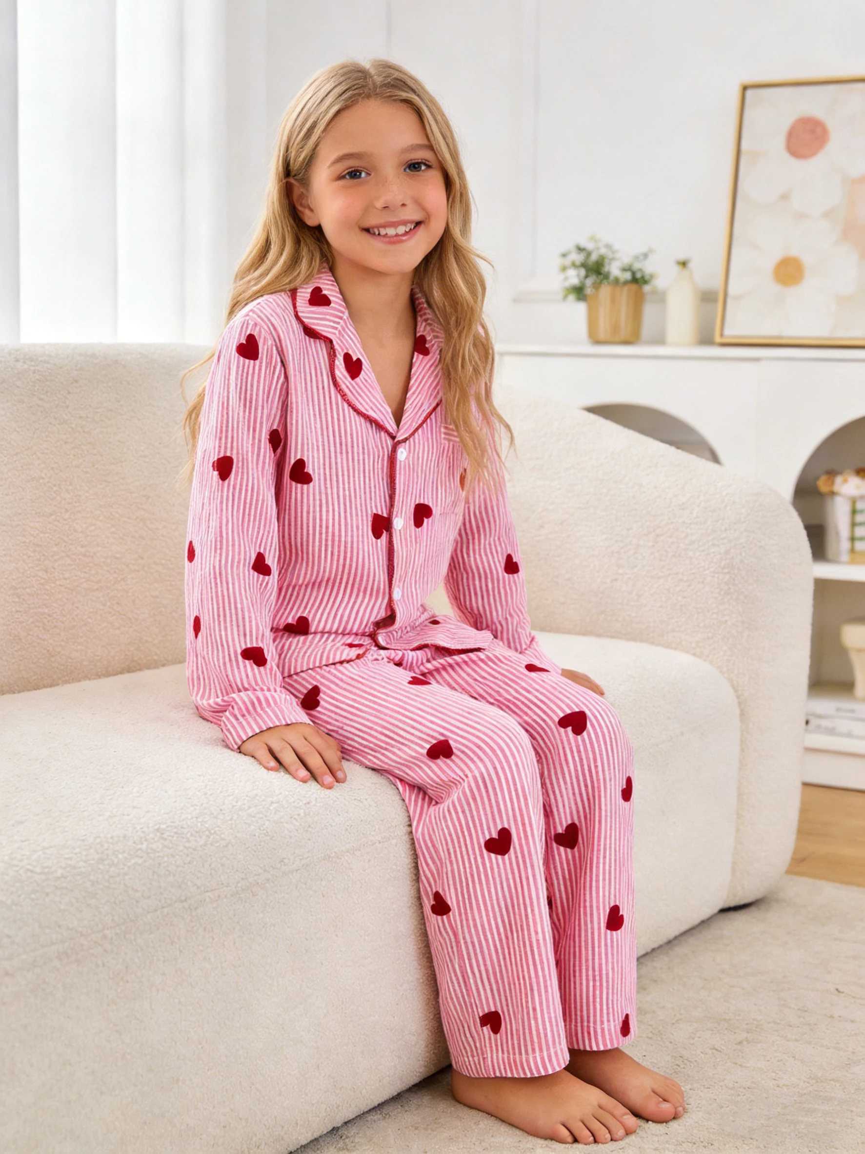 Spring and autumn childrens home clothes set girls heart-shaped striped top and trousers suitable for daily casual wear H260403