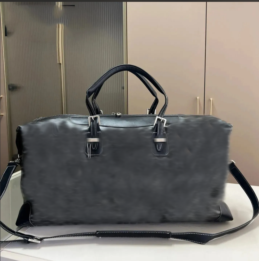 Designer New Men's Travel Bag Sports Travel Tote Handheld Shoulder Bag Large Capacity Leather Handbag Oversized Crossbody Bag Hiking Backpack