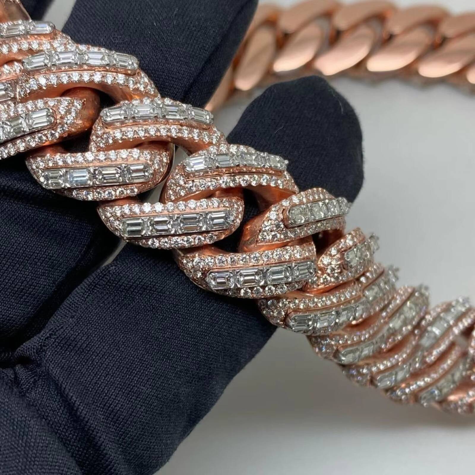 High Quality Customized 20 mm Cuban Link Moissanite Diamond Chain 925 Sterling Silver Rose Gold Diamond Chain From India
