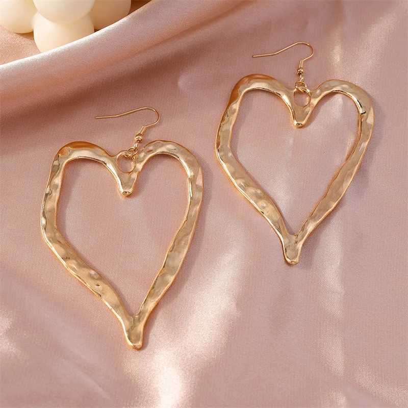 Aihua Exaggerated Metal Heart Earrings for Women Hollow Out Big Love Earrings Brief Street Romantic Jewelry Gifts H260403