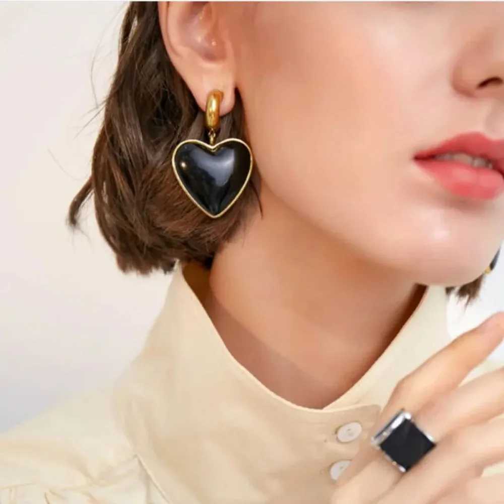 New Retro Fashion Creative Trend Large Exaggerated Womens Heart Pendant Earrings Red Black Punk Street Niche Party Accessories H260403