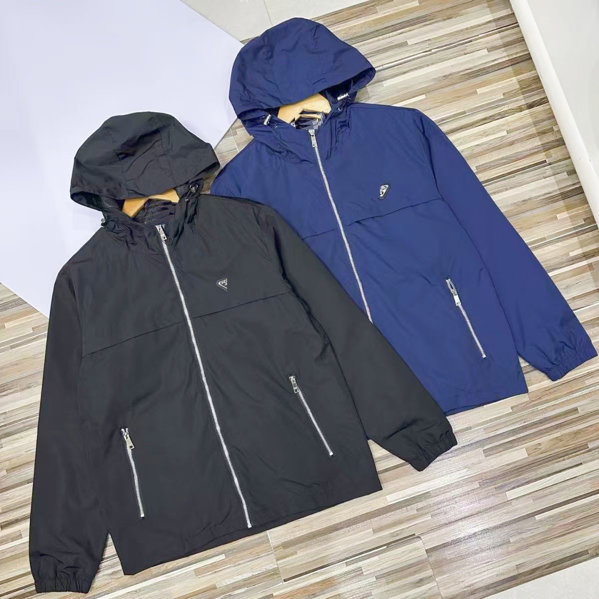 Casual Mens Jacket Coat Caps Luxury designer bomber jacket High quality Letter Red Striped Jacket Autumn Fashion Outdoor Hoodies Coats Triangle Badge Windbreakers