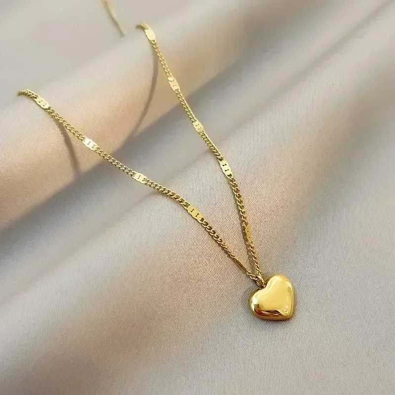 New Cross-border Couple Cavicle Chain Geometric Heart-shaped Light Luxury Temperament Simple Sweet Love Pendant Necklace Jewelry H260403