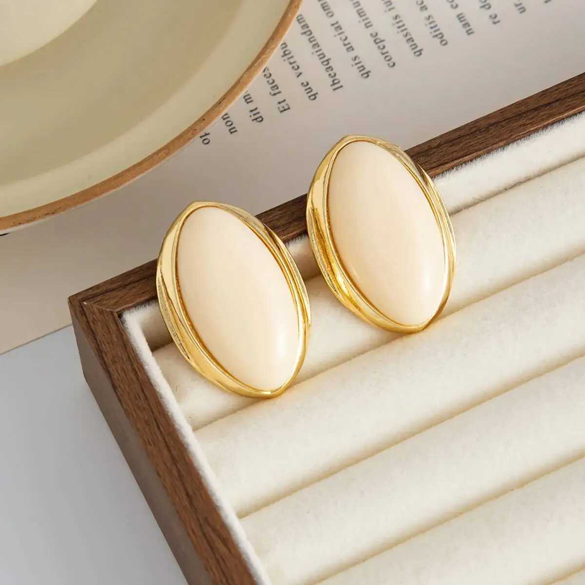 SHIXIN 1 Pair Retro Resin Acrylic Oval Stud Earrings for Women Trendy Gold Color Geometric Earrings Fashion Jewelry Accessories H260403