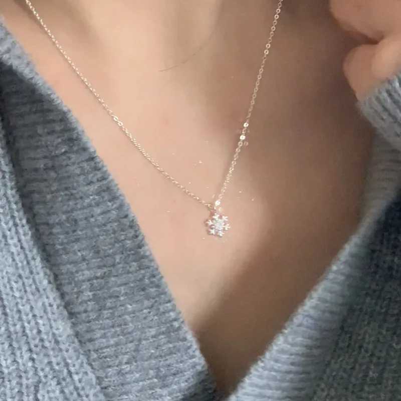 Delicate Temperament 925 Sterling Silver Snowflake Pendant Necklace for Women Collarbone Chain Fashion Jewelry Girlfriends Gift H260403