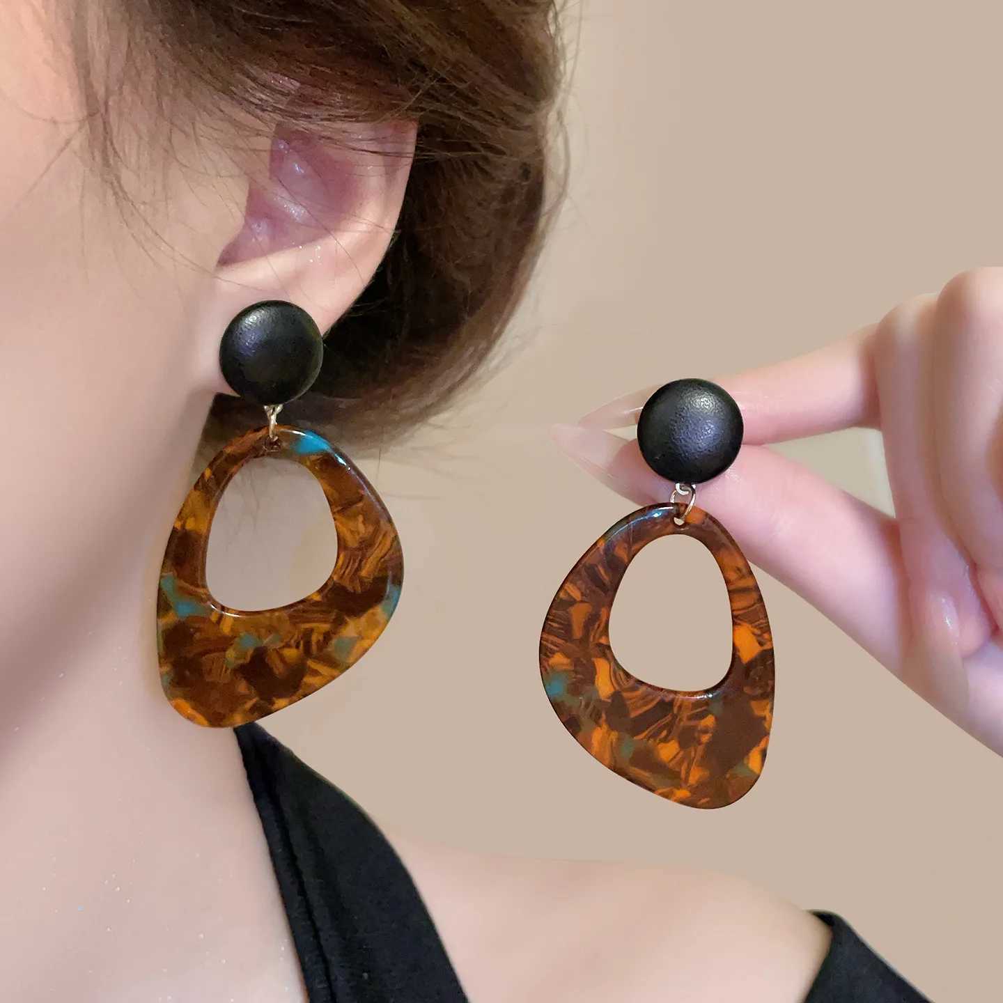 Retro Exaggerated Irregular Geometry Leopard Print Acrylic Pendant Earrings for Women Charm Personality Dangle Earrings Jewelry H260403