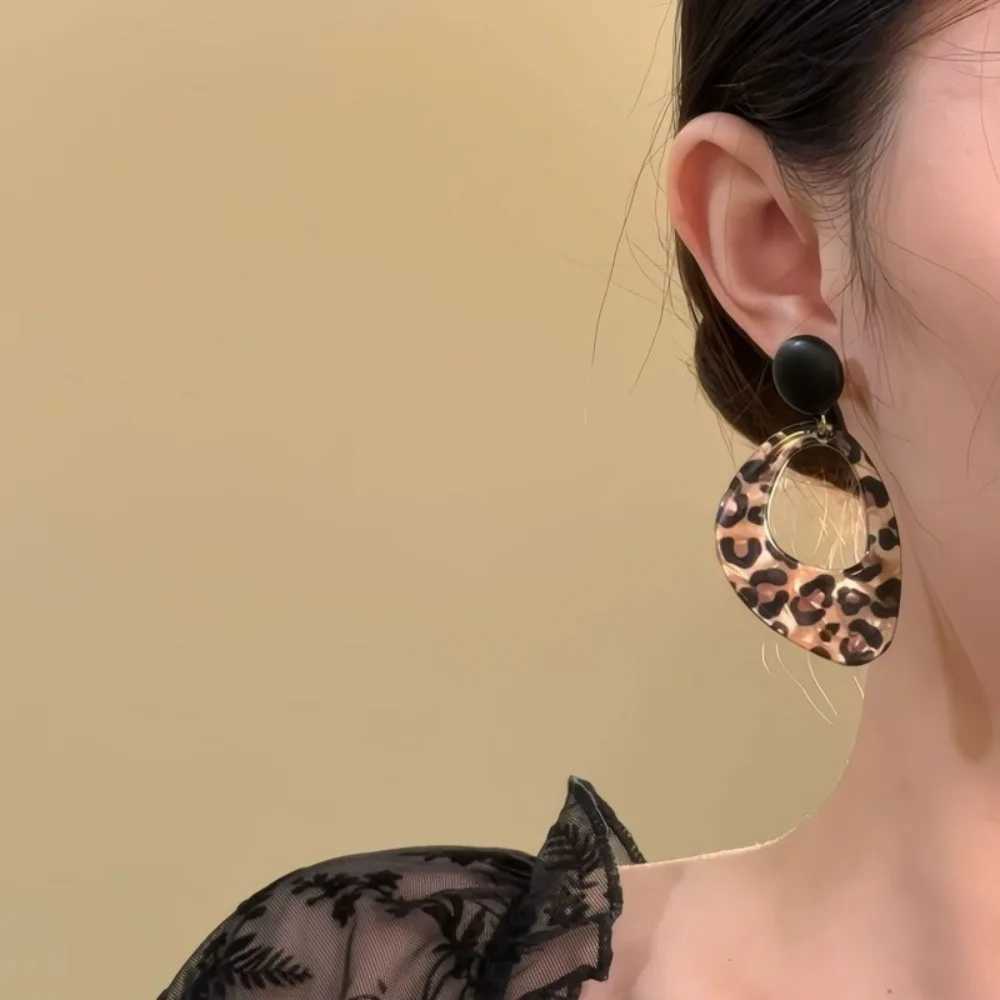 Retro Exaggerated Irregular Geometry Leopard Print Acrylic Pendant Earrings for Women Charm Personality Dangle Earrings Jewelry H260403