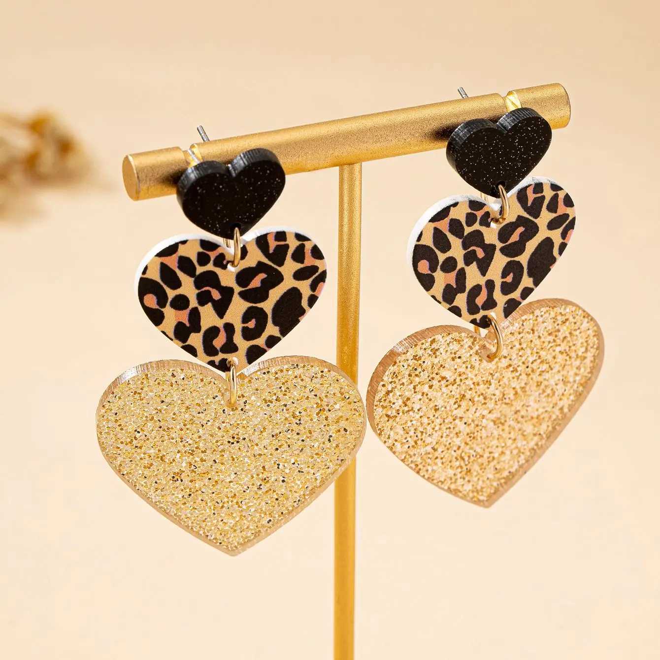 A Pair of Womens Dangle Earrings Exaggerated Leopard Print Acrylic Heart-Shaped Nightclub Party Style Earrings Suitable for Everyday Wear H260403