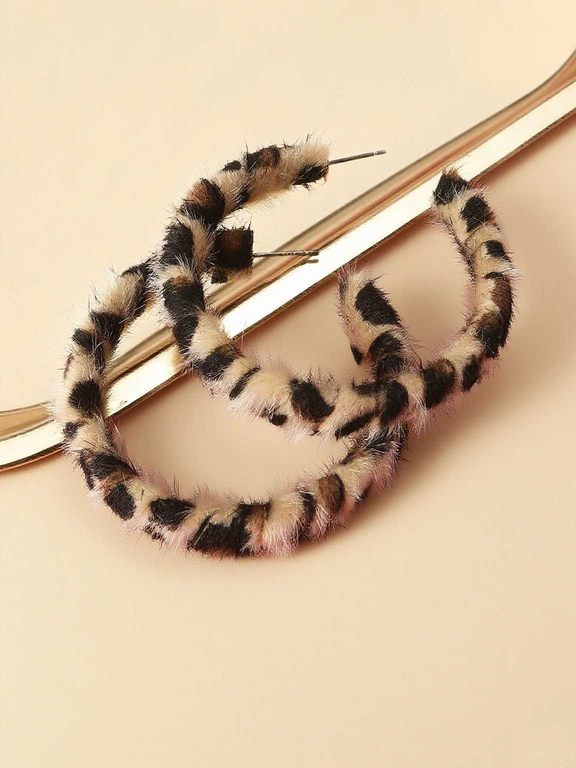 1 Pair Vintage Leopard Print Fuzzy Hoop Geometric Earrings Fashion Accessory For Daily Wear And Party H260403