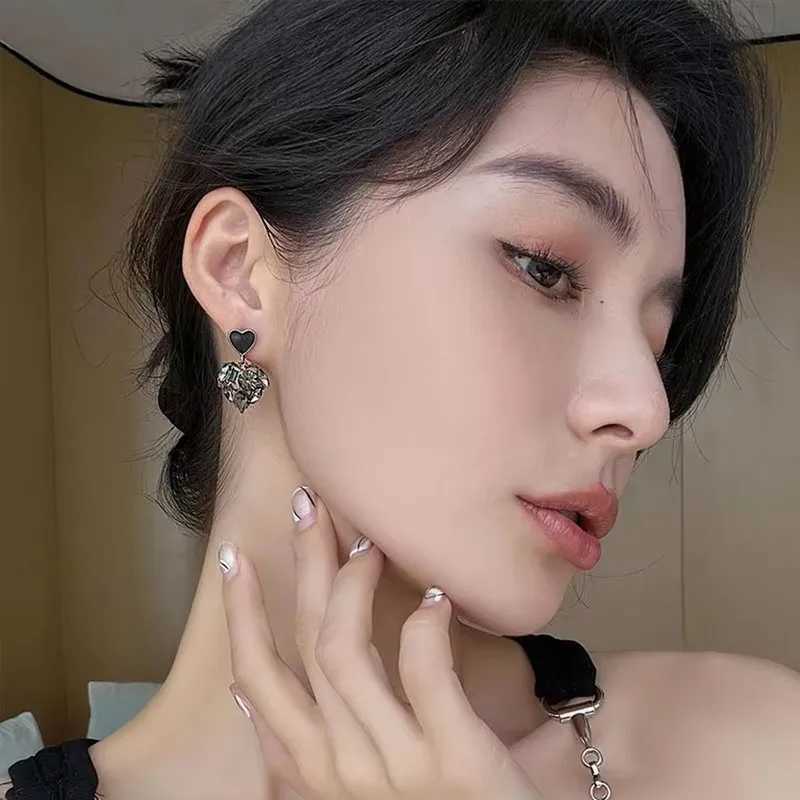 Temperament Black Crystal Love Heart Stud Earring for Women Vintage Fashion Korean Earrings Wedding Bride Jewelry Accessories H260403