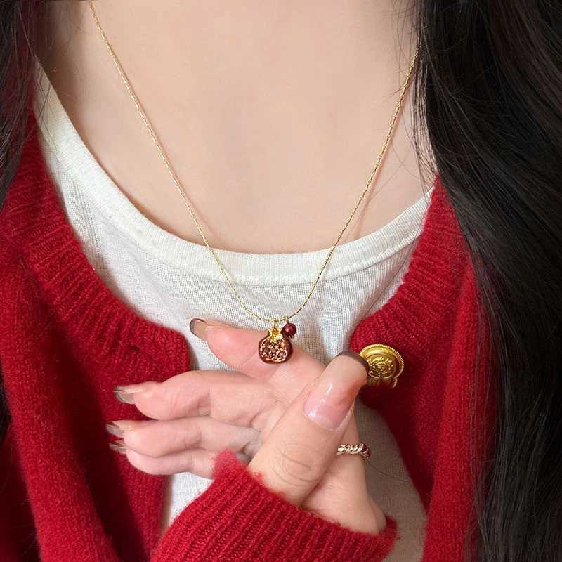 New Trendy Red Pomegranate Pendant Necklace for Women Sweet Cute Fruit Clavicle Chain Necklace Charm Choker Jewelry Party Gift H260403