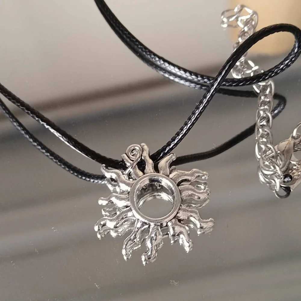 New Hip Hop Burning Sun Pendant Leather Rope Necklace Retro Whirlpool Geometry Necklace Cool Trendy Boys and Girls H260403