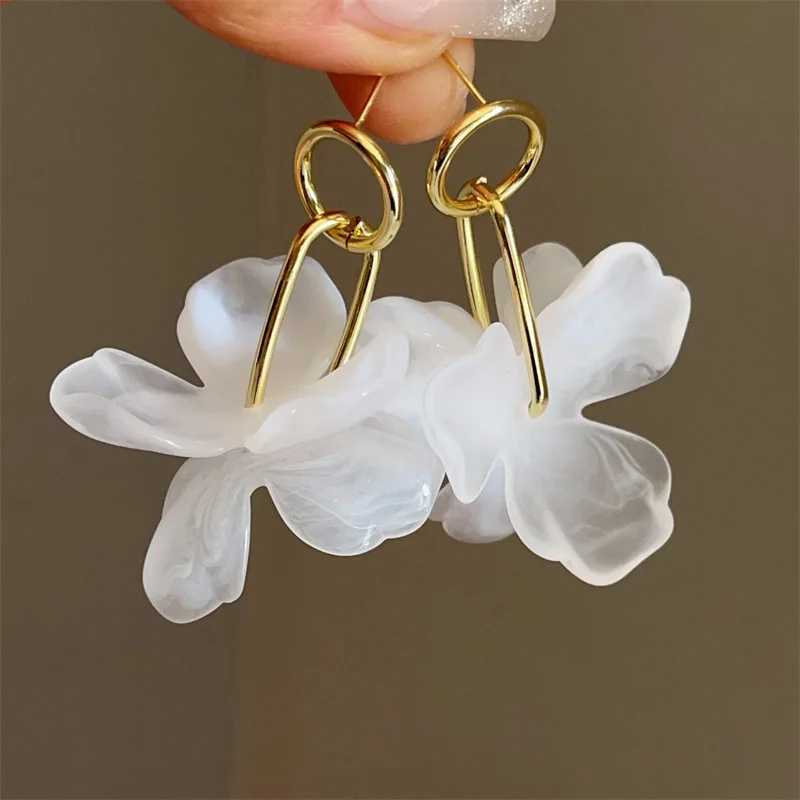 XIALUOKE Fashion Acrylic Flowers Earrings Vintage Personality petal Earrings Ms Travel Wedding Party Jewelry Accessories H260403