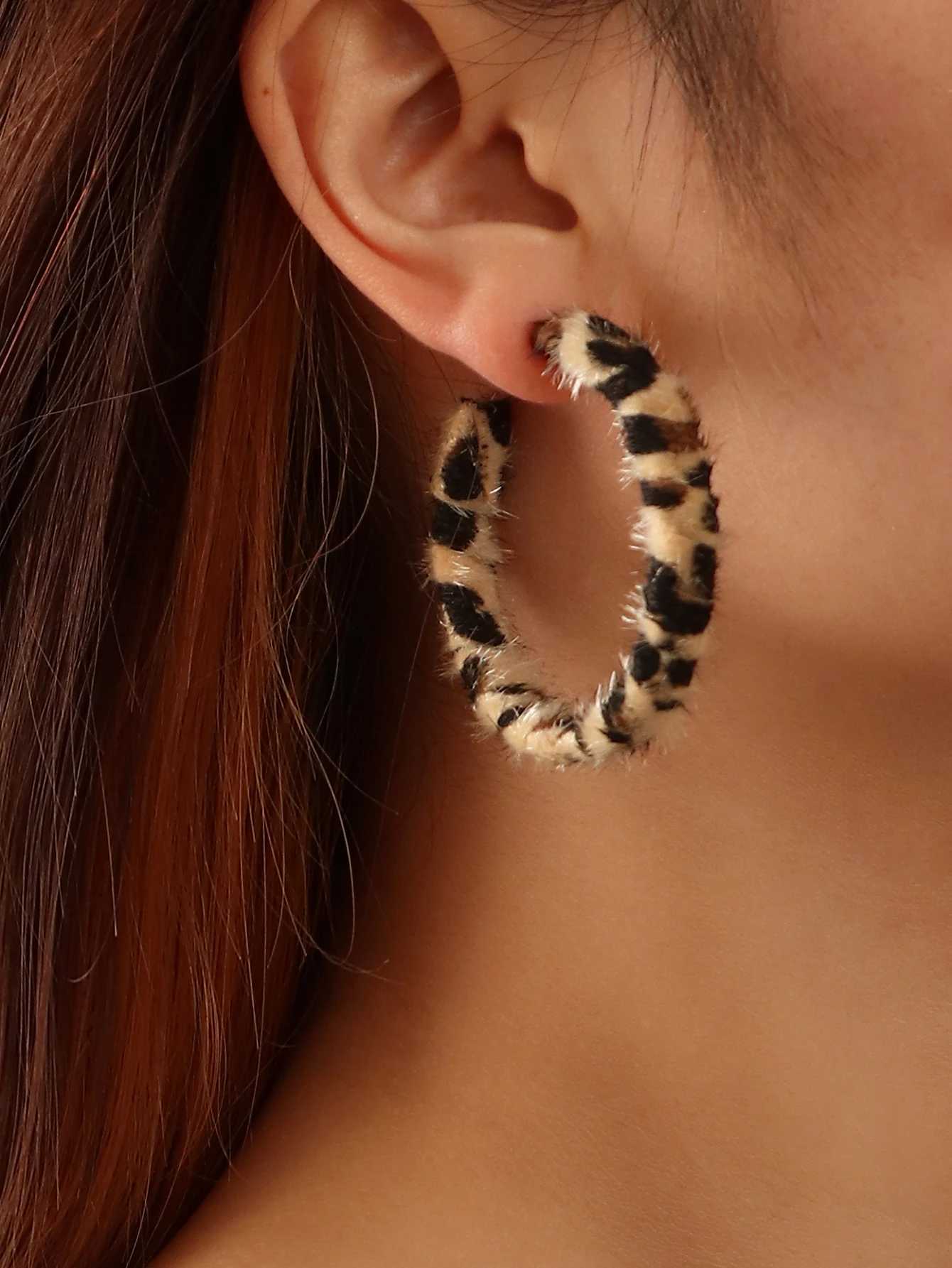 1 Pair Vintage Leopard Print Fuzzy Hoop Geometric Earrings Fashion Accessory For Daily Wear And Party H260403