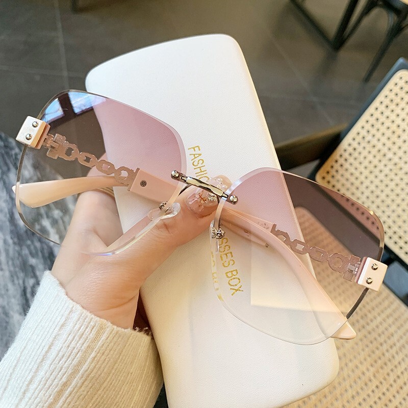 Designer Luxury New Fashionable Frameless Sunglasses With Chains Women's Sunglasses Vintage Large Frame Sunglasses High End UV Protective Sunglas