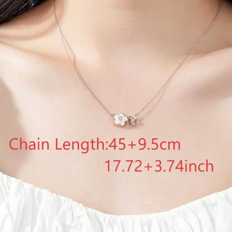 Exquisite Fashion Flower Pendant Necklace Shining Rhinestone Flower Necklace Womens Elegant Everyday Party Jewelry H260403