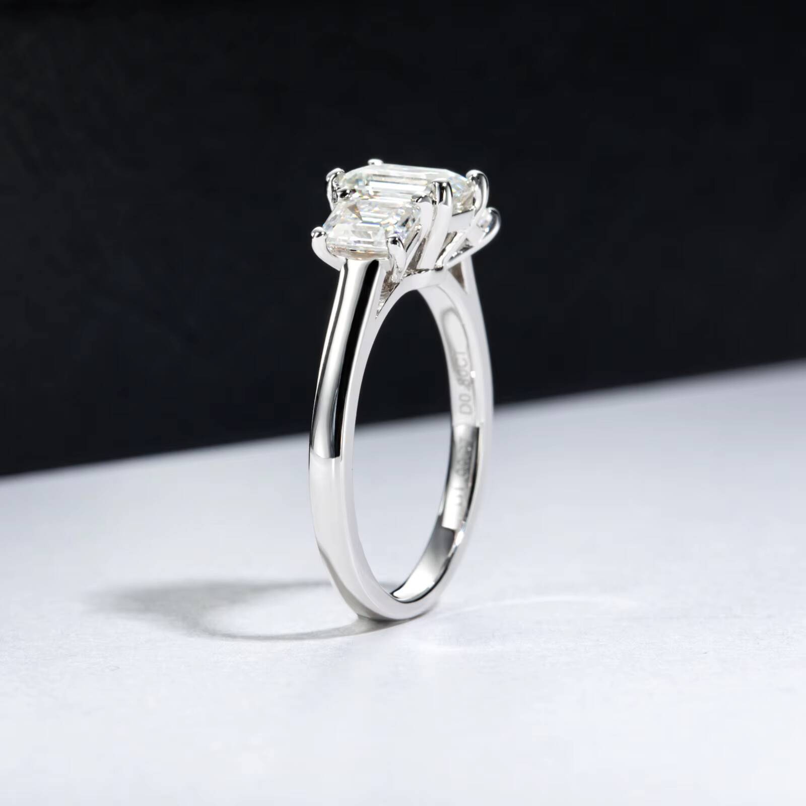 PYQ 16 Ct Emerald Cut Three-stone Moissanite Ring 925 Sterling Silver Wedding Band Factory Direct Wholesale