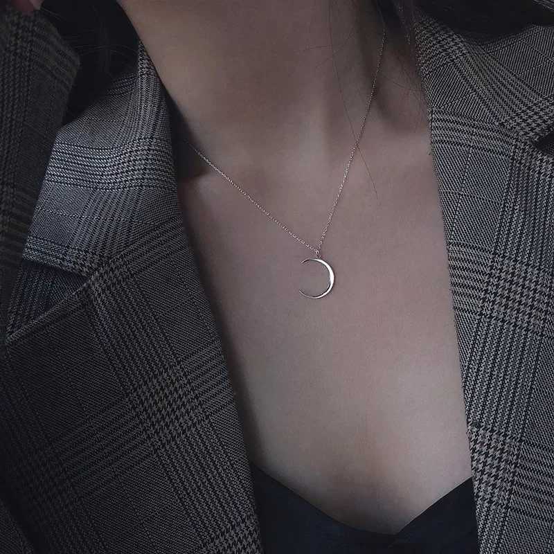 Retro Simple Cute Moon Necklaces for Women Clavicle Chain Alloy Crescent Pendant Holiday Gift Fashion Gothic Jewelry Wholesale H260403