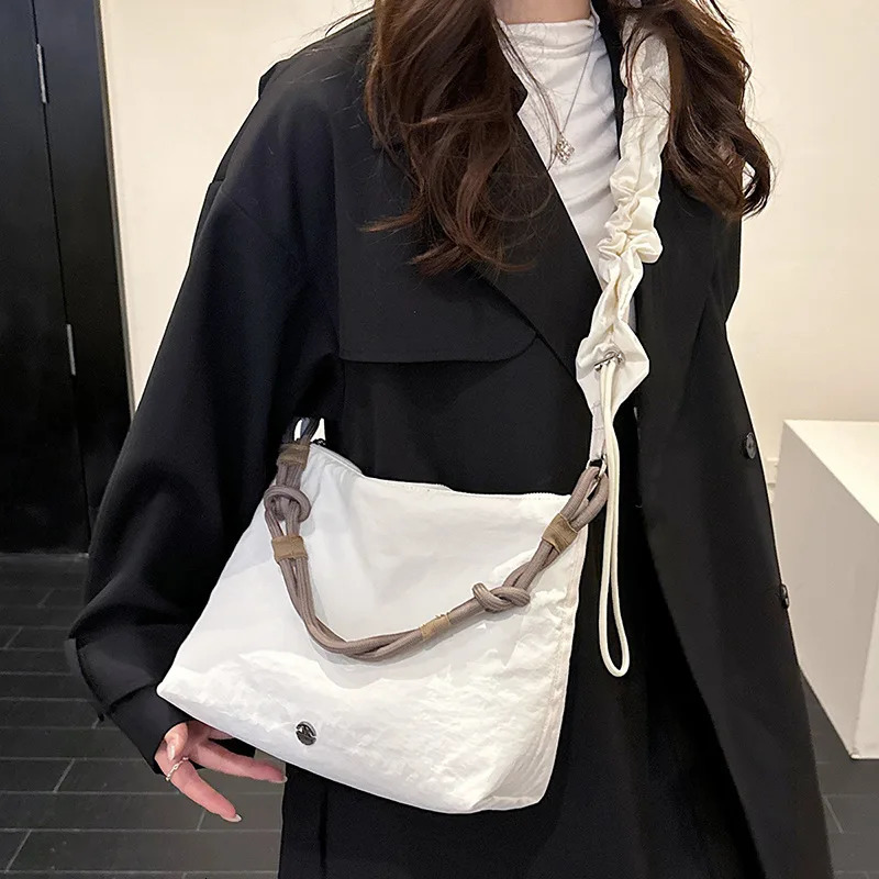 Fashion Winter Comfortable and Versatile Texture Hobo Bag Cotton Puff Leisure Shoulder Bag Wrinkled Commuting Crossbody Bag 260330