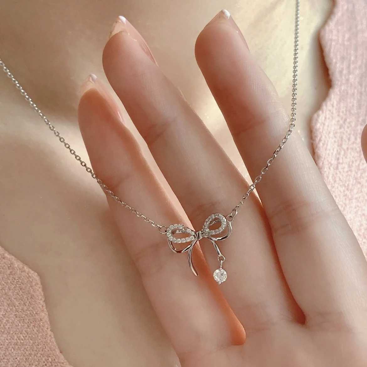 Korean Crystal Bowknot Pendant Necklaces For Women Cute Shiny Bow Clavicle Choker Necklace Sliver Chains Fashion Jewelry Gifts H260403