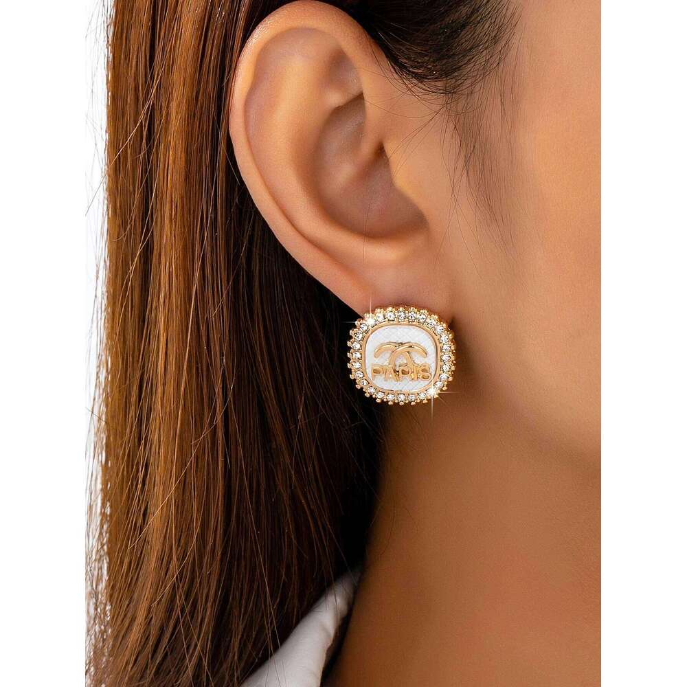 Pair Of Fashionable Light Luxury And Elegant Letter Earrings For Women Everyday Wear With A High End Feel S Accessories