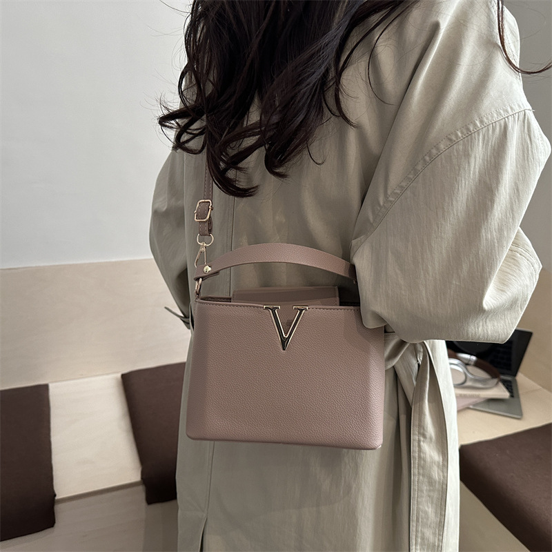 2026 summer hot casual fashion tote bag Versatile Large Capacity Commuter Minimally designer cross body bag for women