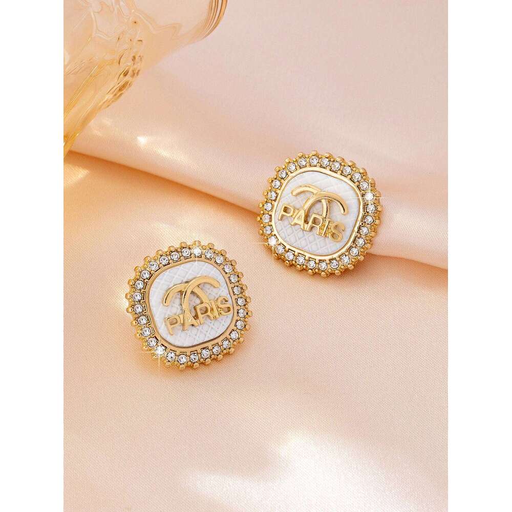 Pair Of Fashionable Light Luxury And Elegant Letter Earrings For Women Everyday Wear With A High End Feel S Accessories