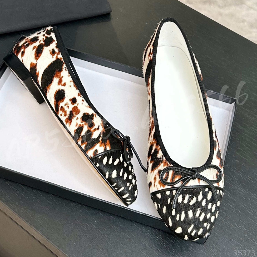 Women's Ballet Flats with Bow Detail, Round Toe Comfortable Dress Shoes for Casual and Office Wear