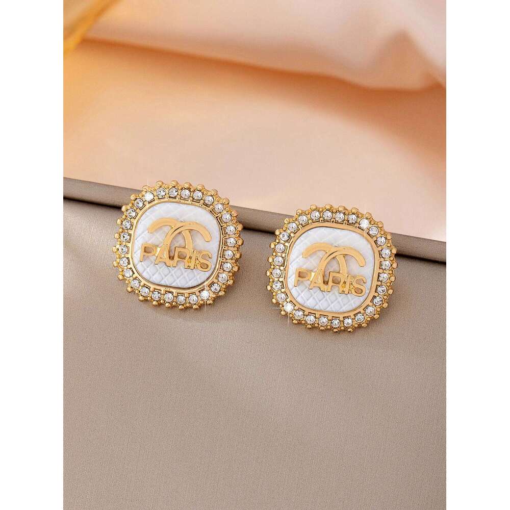 Pair Of Fashionable Light Luxury And Elegant Letter Earrings For Women Everyday Wear With A High End Feel S Accessories