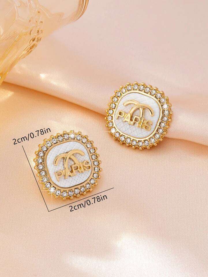 Pair Of Fashionable Light Luxury And Elegant Letter Earrings For Women Everyday Wear With A High End Feel S Accessories