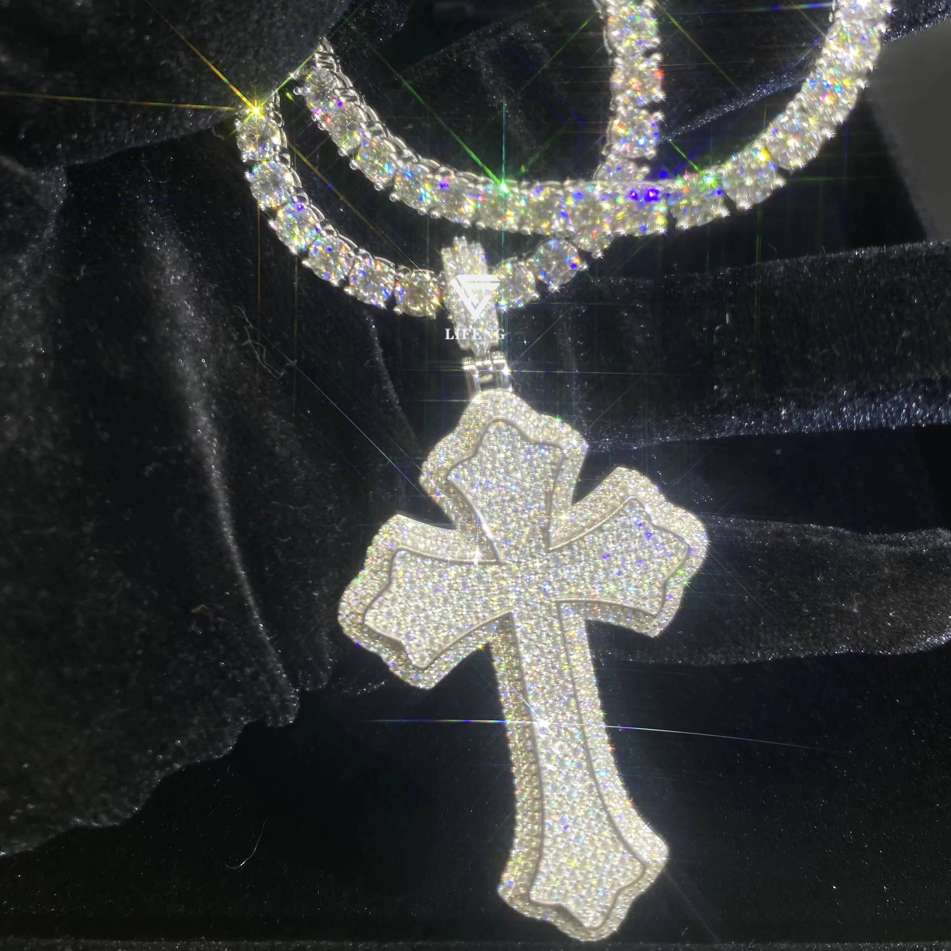Lifeng Jewelry Full Moissanite Cross Charm Iced Out Hiphop Diamond Jesus Sterling Silver 18K White Gold Plated Cross Pendant